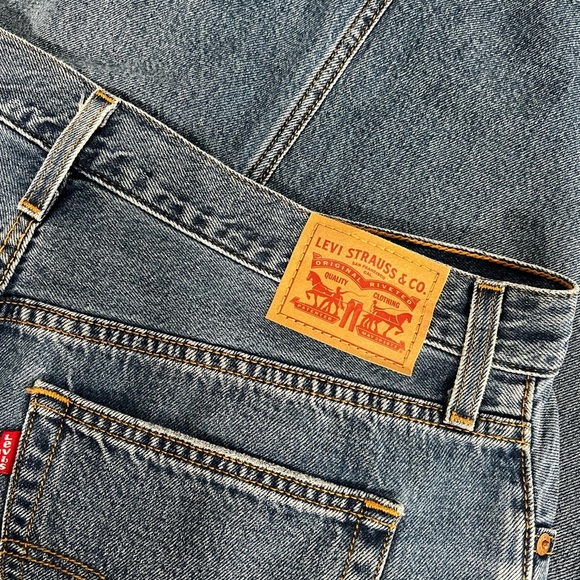 LEVIS Side Slit Pencil Denim Medium Wash Jean Skirt Sz 31 - Picture 7 of 7